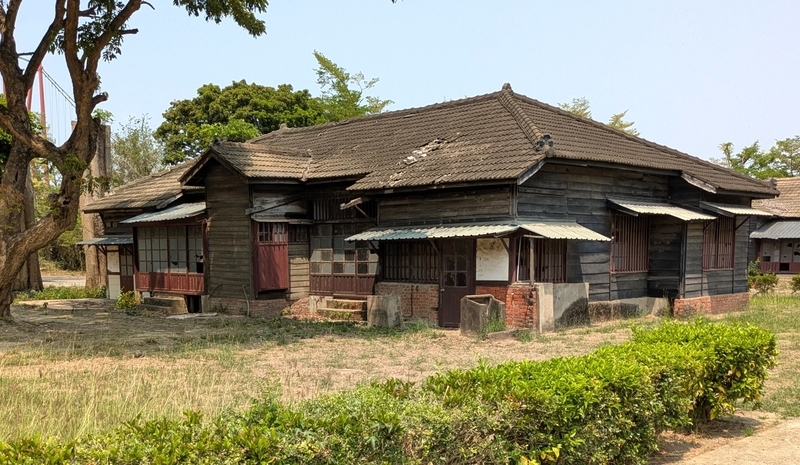 放置されていても存在感がある日本家屋。