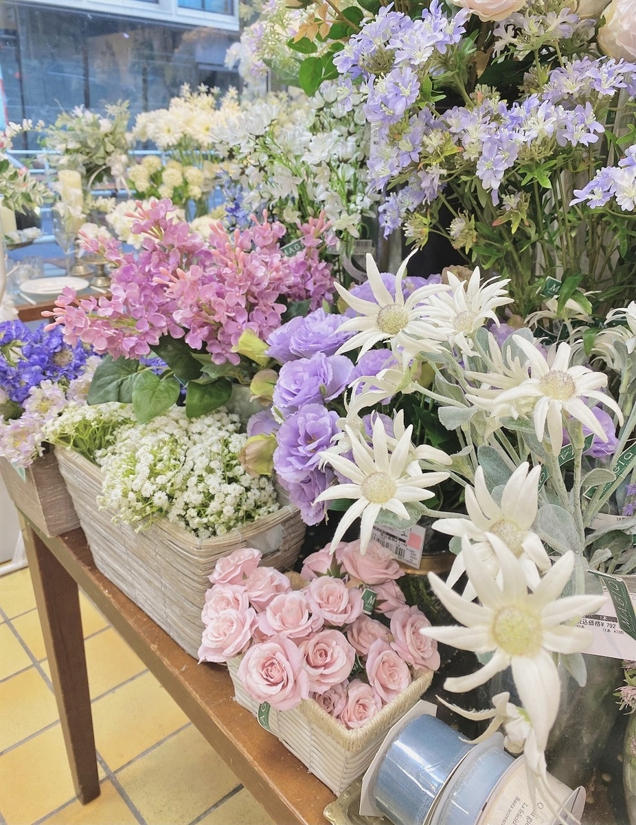 本店1F》「淡い色」で涼しげな花合わせ? - CFL Storeブログ