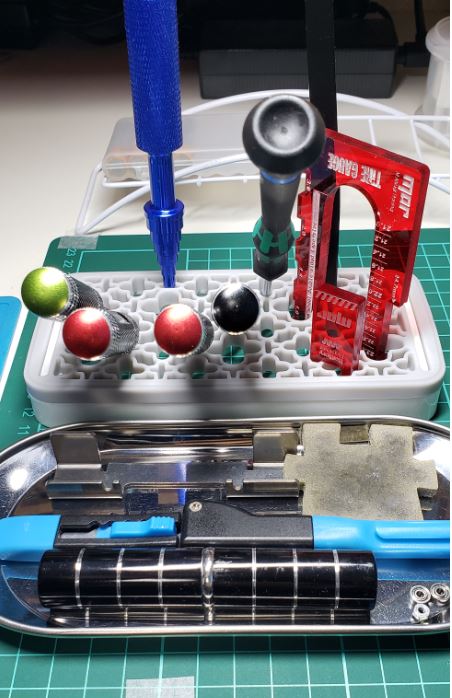 Mini-Z】セリア(100均)でツールスタンドの代用品を買ってきた