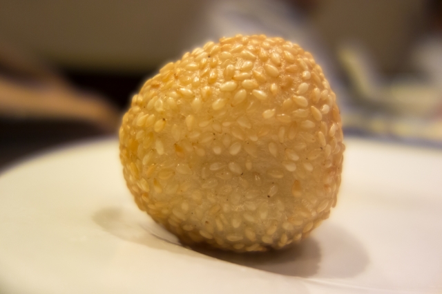 横浜中華街で食べた美味 黄色いゴマ団子 Todawarablog