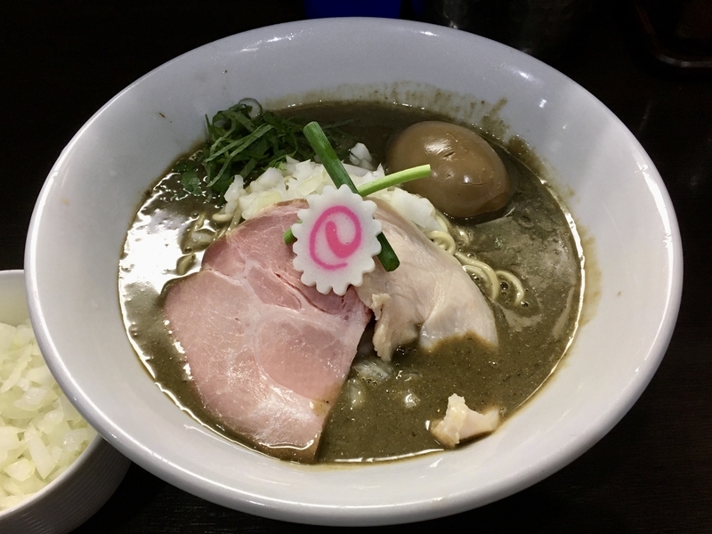 今週のラーメン3916】 中華そば いづる （東京・大門） 濃密な煮干