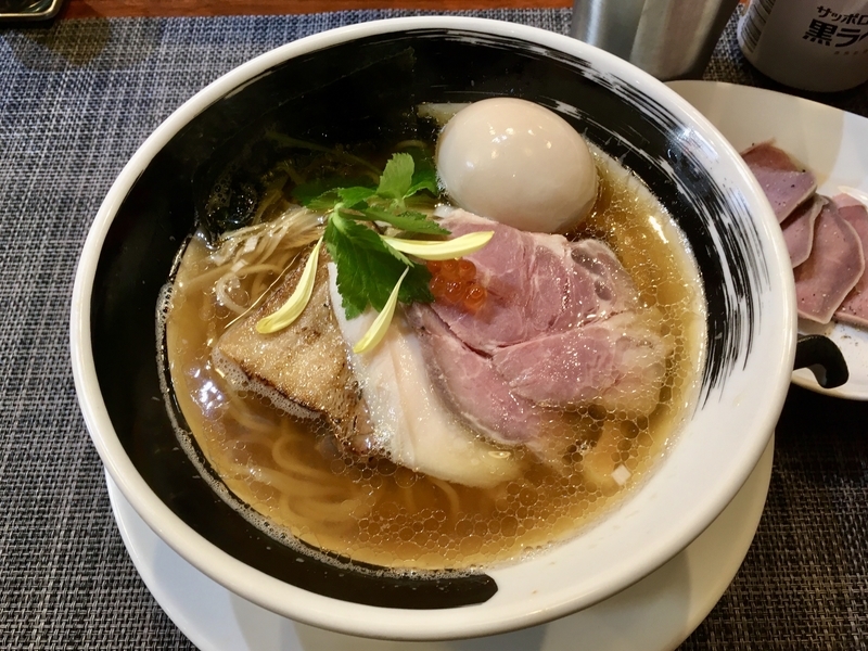 今週のラーメン３９９８ 麺処 しろくろ 東京 八幡山 煮干醤油そば 豚たん低温調理 半熟味玉 サッポロ黒ラベル生ロング缶 煮干そばと言うよりも和出汁そば 煮干の上品さを堪能するならこれ 一回食っとけニボシストなら ラーメン食べて詠います