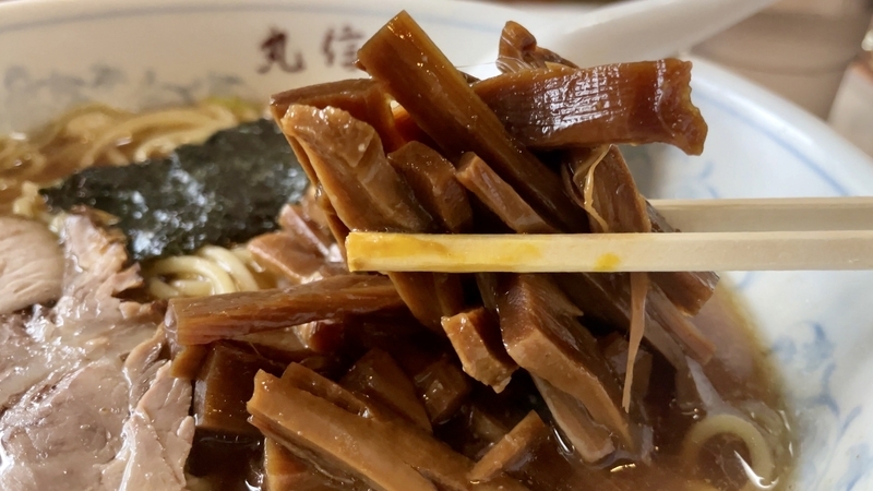 ラーメン丸　① 中華そば 丸倉さいとう】に待望の新作登場！「肉ワンタン麺」に朝から