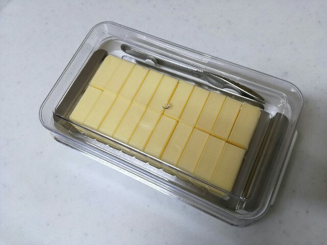 とっても便利 バターカッターを買ってみた ダイソー セリア 100均では恐らく買えない便利なバターカッティングケース 保存 収納 容器 バターを簡単に 切る方法 バターカット スケーター ステンレスカッター式 バターケース バターナイフ付 バター容器 バター とっても便利 バターカッターを買ってみた ダイソー セリア 100均では恐らく買えない便利なバターカッティングケース 保存 収納 容器 バターを簡単に 切る方法 バターカット スケーター ステンレスカッター式 バターケース バターナイフ付 バター容器 バター