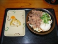 いきいきうどん坂出店の肉ぶっかけとおにぎり