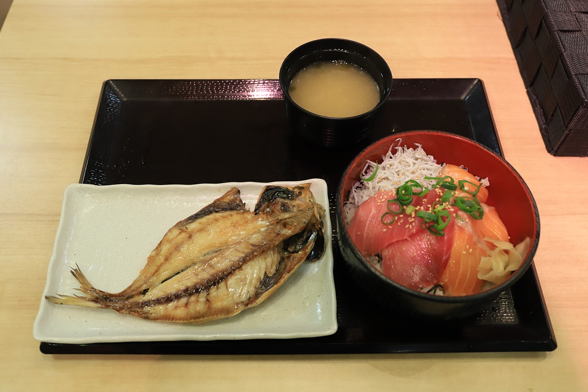 【丸勘】三色丼、アジのひもの