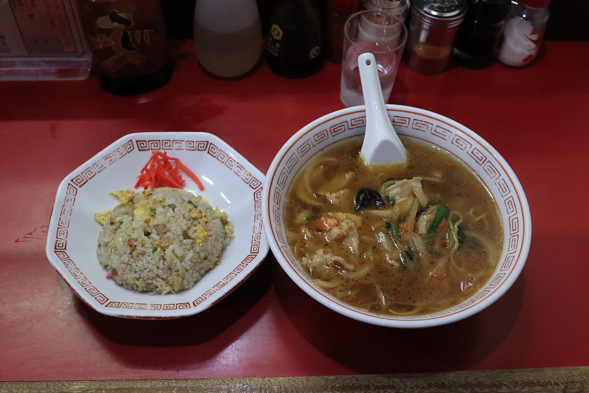 【中華料理　八福】八福ラーメンと半チャーハン