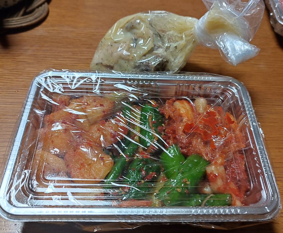 【安福】キムチ盛とにんにくはらみ