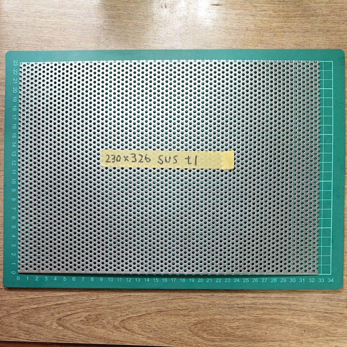 ステンレスパンチングメタル板の紹介 - Takacom’s blog