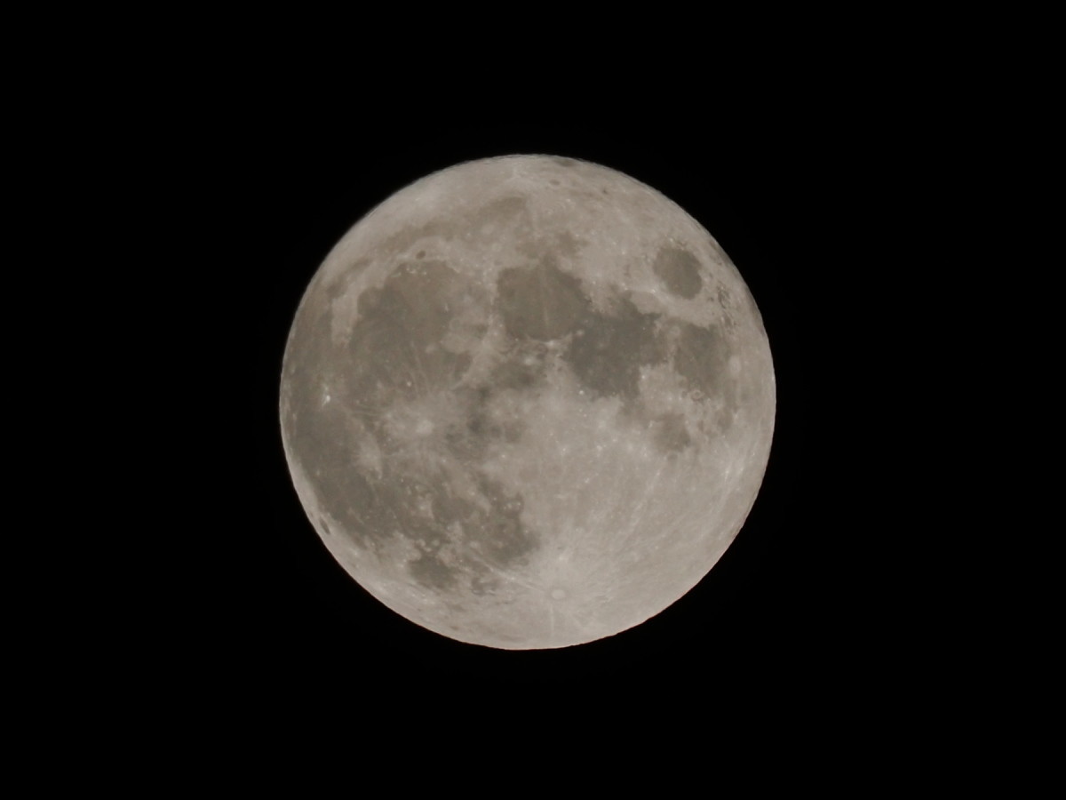 中秋の名月をOM-1とM.ZUIKO DIGITAL ED 75-300mm F4.8-6.7 Ⅱで撮影
