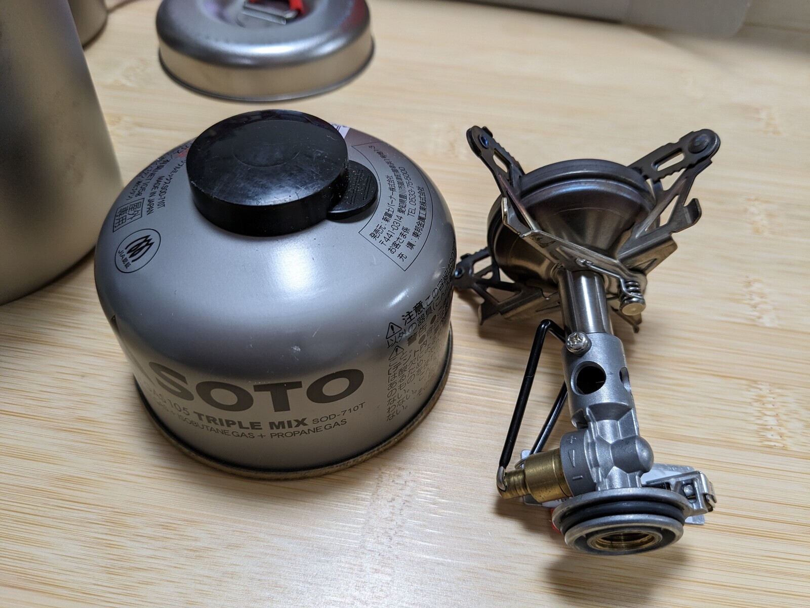 Colemanのパックアウェイソロクッカーセットと、EVERNEWのTi