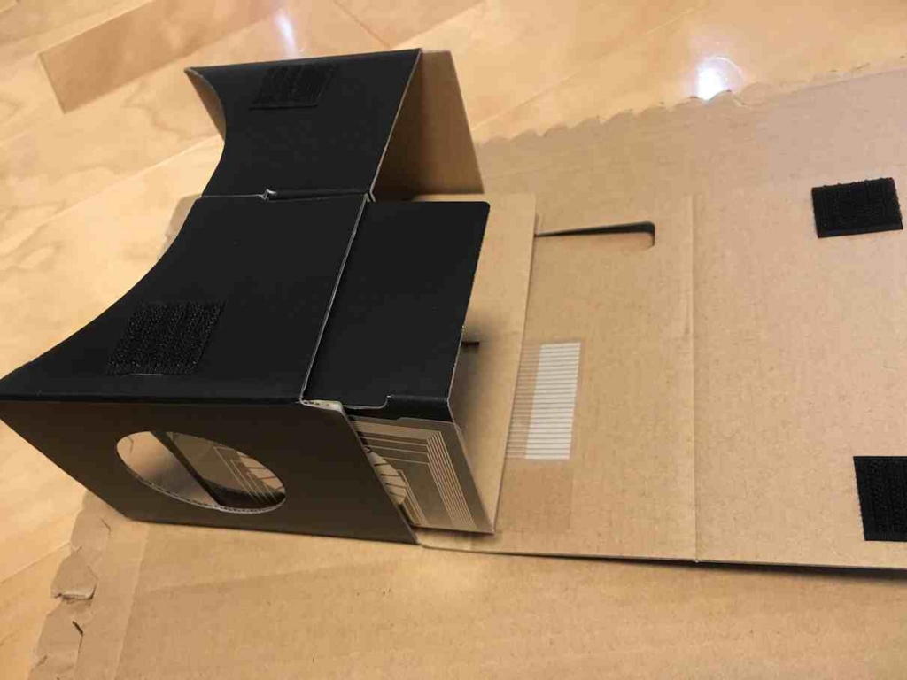 f:id:Takyu:20160502103724j:plain MilBoxTouchの組み立て 側面のパーツを取り付け