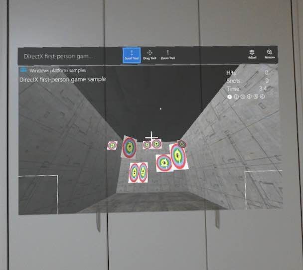 Simple3DGameDXをHoloLensで動作させた画面