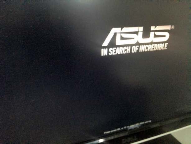 f:id:Takyu:20180712235950j:plain PC起動後、マザーボード提供会社のロゴが出て固まった画面