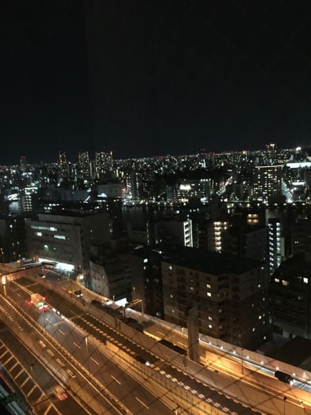 ロイヤルパークホテルのエグゼクティブラウンジからの夜景写真
