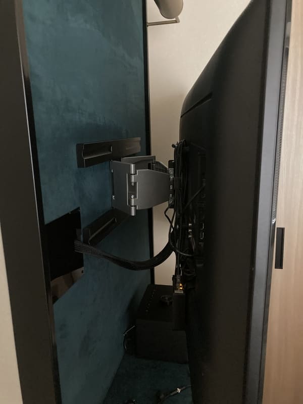 テレビの側面写真