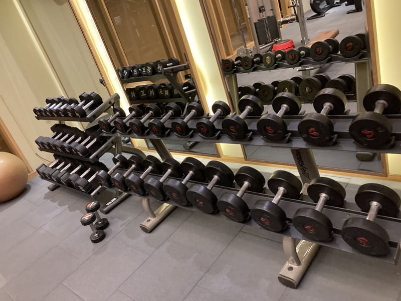 フィットネスジムの器具の写真1