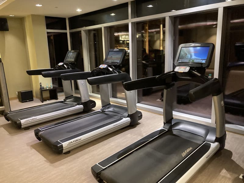 フィットネスジムの器具の写真3