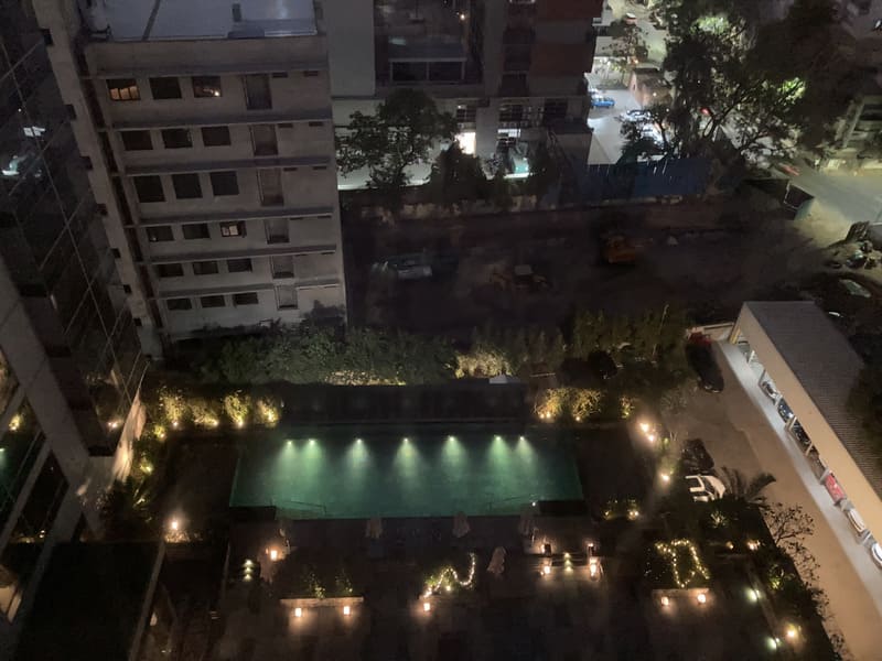 プールのライトアップの写真