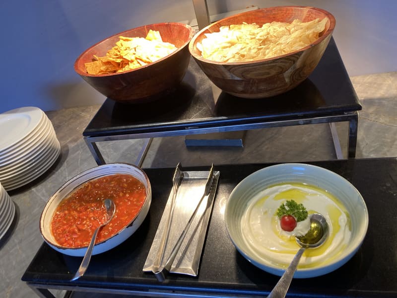 クラブルームの食べ物の写真2