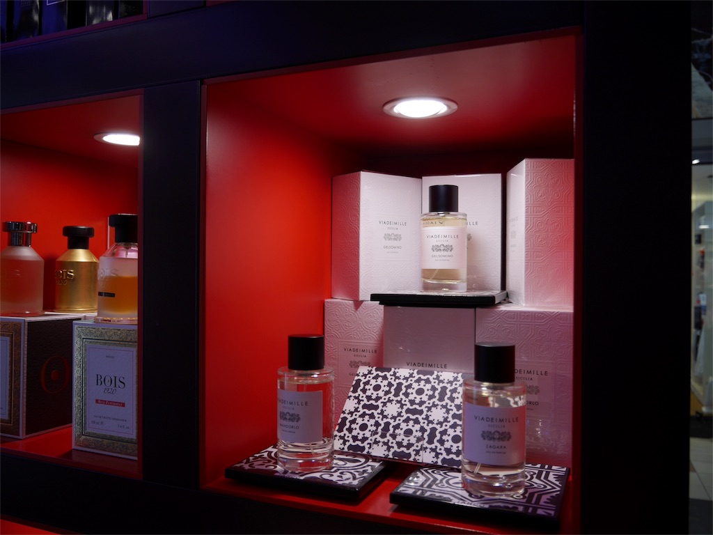 CELINE- HAUTE PARFUMERIE ホワイトディスプレイ