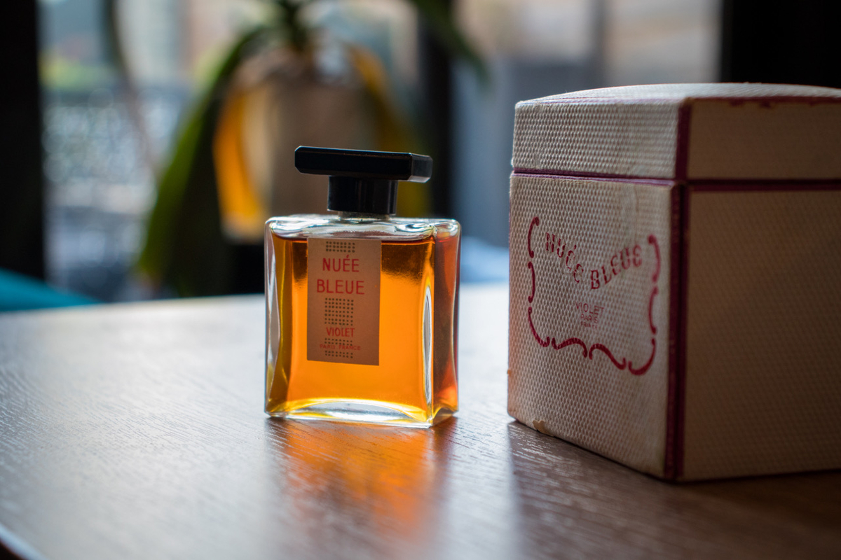 メゾン ヴィオレニュエブルー75ml