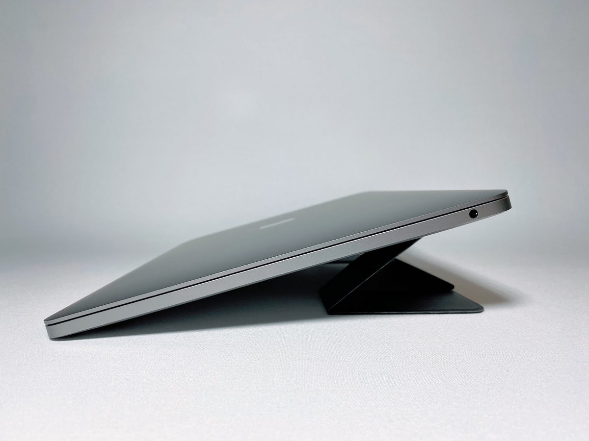 MOFT COOLING LAPTOP STAND 機能・質感が向上した原点にして頂点に立つノートパソコン貼付スタンド TALOG