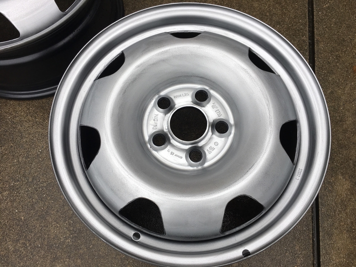 シロウトでもできる！車のホイールを塗装する方法【VW T6 California