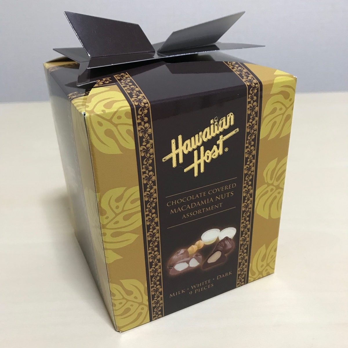 f:id:Tennessee-whiskey:20190415135523j:plain ハワイアンホースト3種アソートチョコボックス