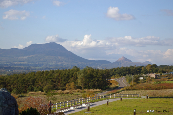 有珠山SAから望む有珠山・昭和新山