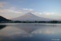 [山梨県][富士五湖][富士山]朝焼けの逆さ富士 II