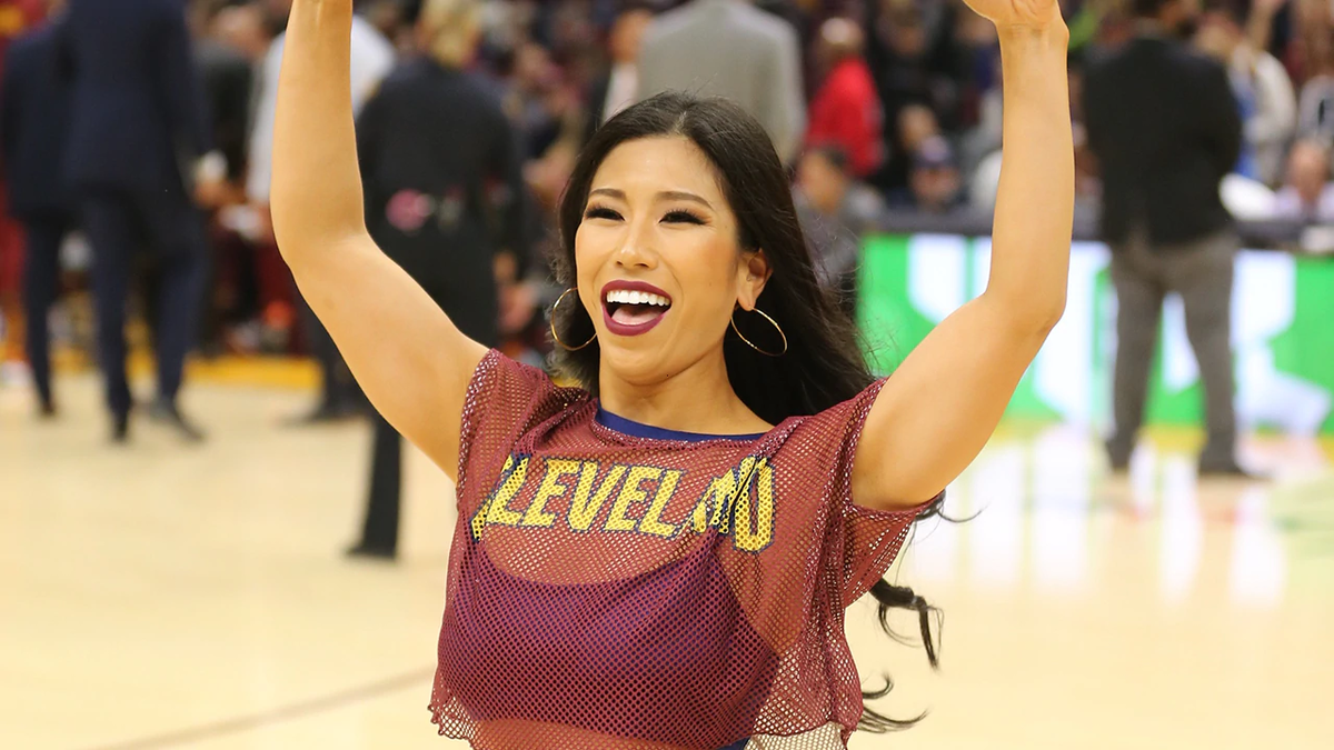 TOMOMI NBA チアリーダー