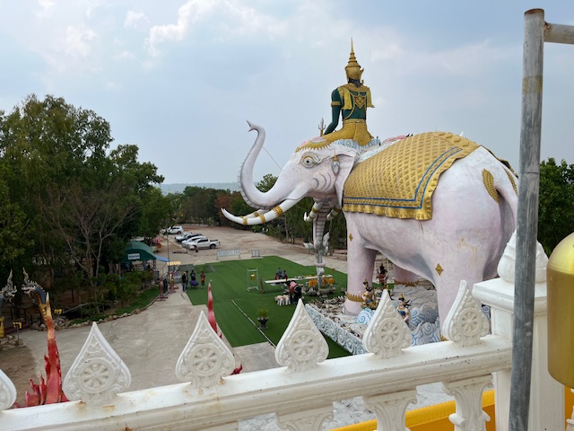 プラロッドの名刹 'ランプーン県マハーワン寺院' ベンジャパキー　プラクルアン Wat Chalermprakiat - mountaintop pagodas in Lampang Province