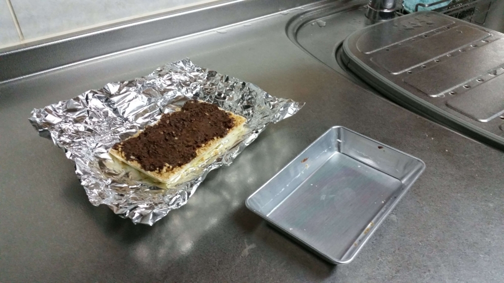 節約チョコをアルミホイルで包む