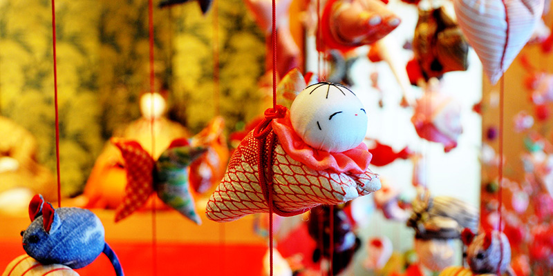 時が経つのを忘れてしまう美しさ！伊豆稲取「雛のつるし飾り祭り