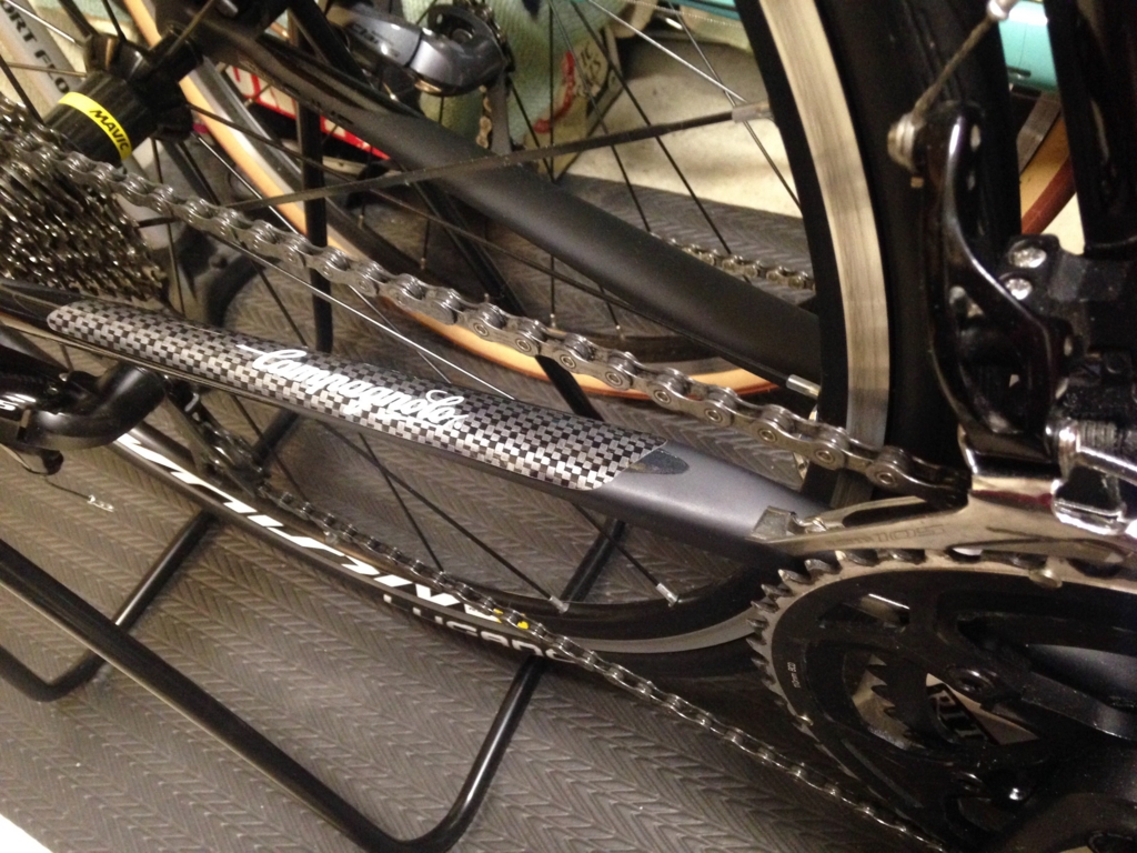 カンパニョーロのチェーンステーガード シール型 をロードバイクに貼ってみました Tiny Bicycle Club