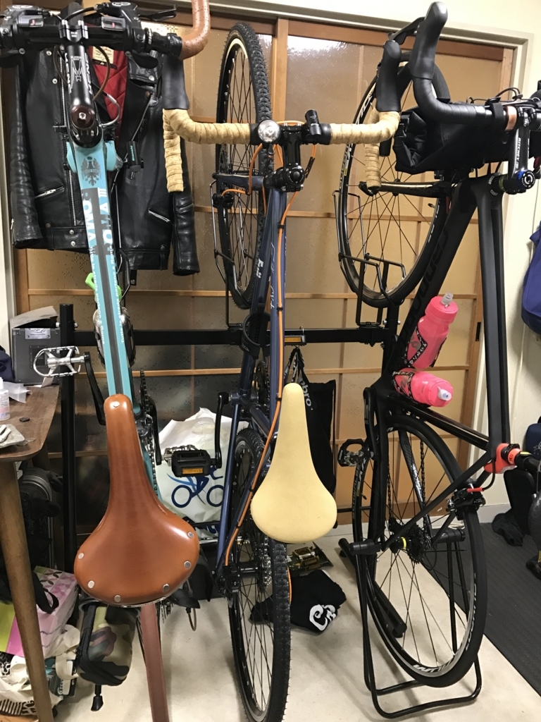 3台のスポーツ自転車の保管にバイクラック購入しました Tiny Bicycle Club
