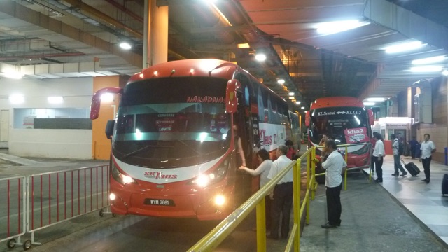 KL空港からバスでKLセントラルへ!そしてチャイナタウンのボロ安宿 20150114144549 - KL空港からバスでKLセントラルへ!そしてチャイナタウンのボロ安宿