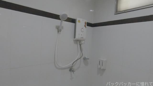 タイ国境の街メーソートのクイーンパレスホテルがプール&ビュッフェスタイルの朝食付きで快適! 20191008220544 - タイ国境の街メーソートのクイーンパレスホテルがプール&ビュッフェスタイルの朝食付きで快適!