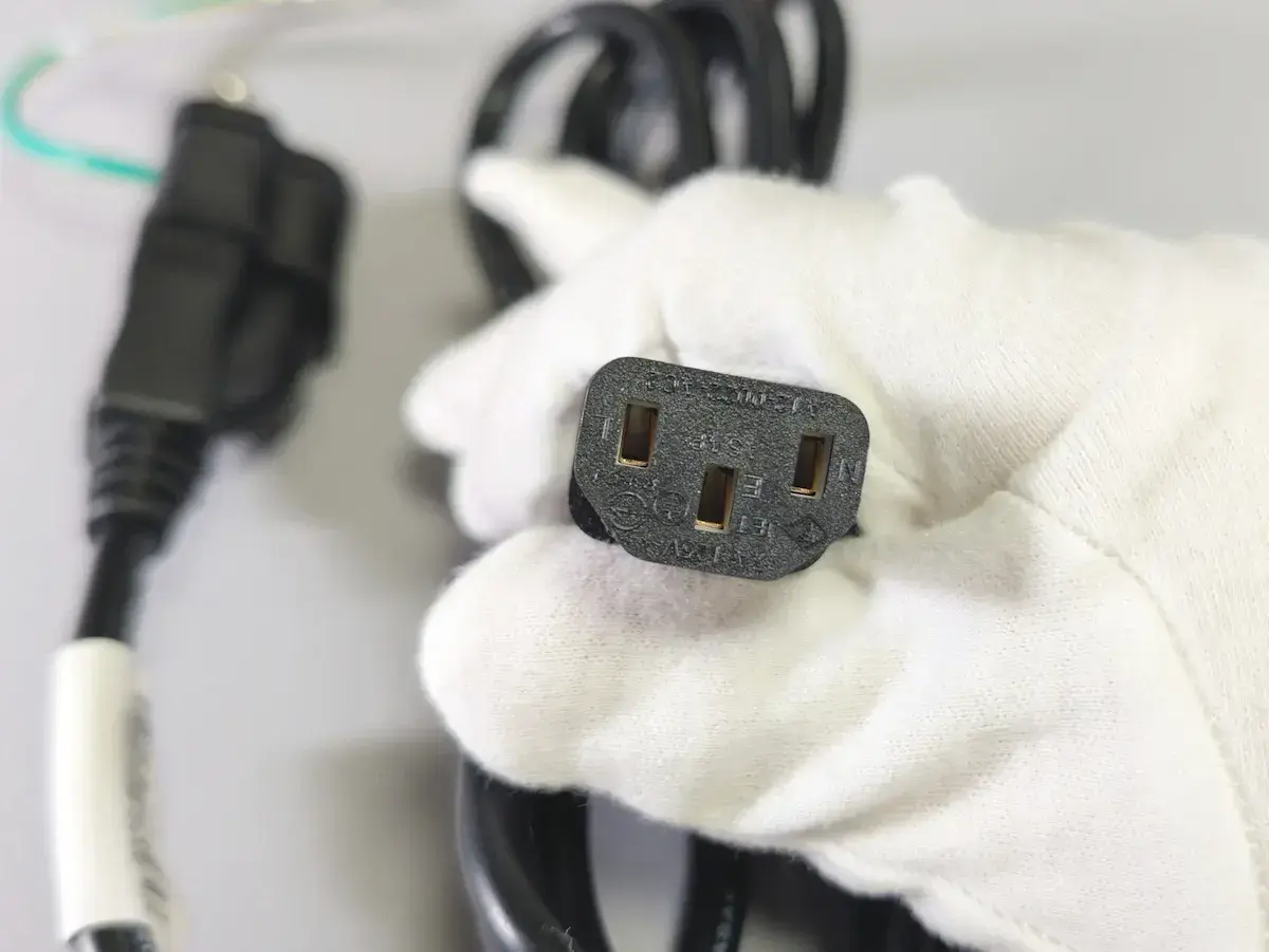 アダプタのコネクタ