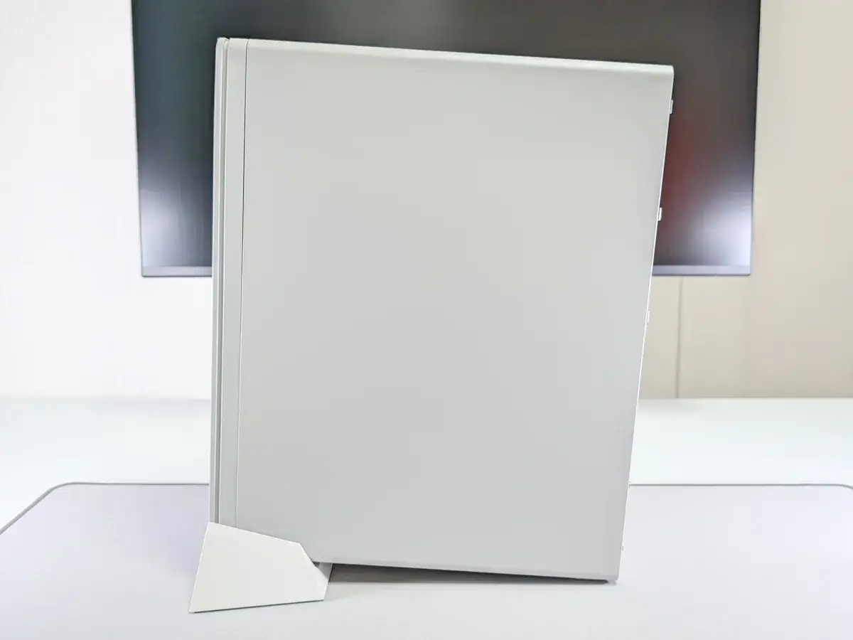 右サイドパネル