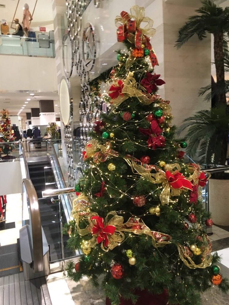 イスラム教の国 インドネシアでもクリスマス ツリーが一杯飾られるようになりました としぼうのエンジョイ ライフ
