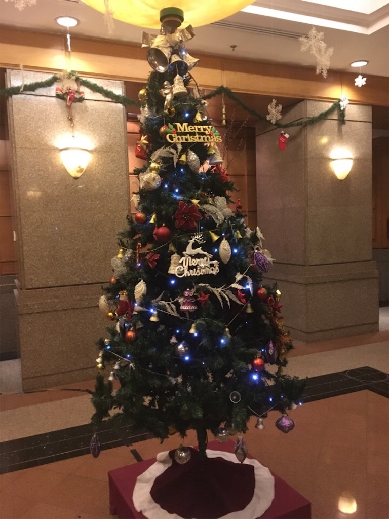 イスラム教の国 インドネシアでもクリスマス ツリーが一杯飾られるようになりました としぼうのエンジョイ ライフ