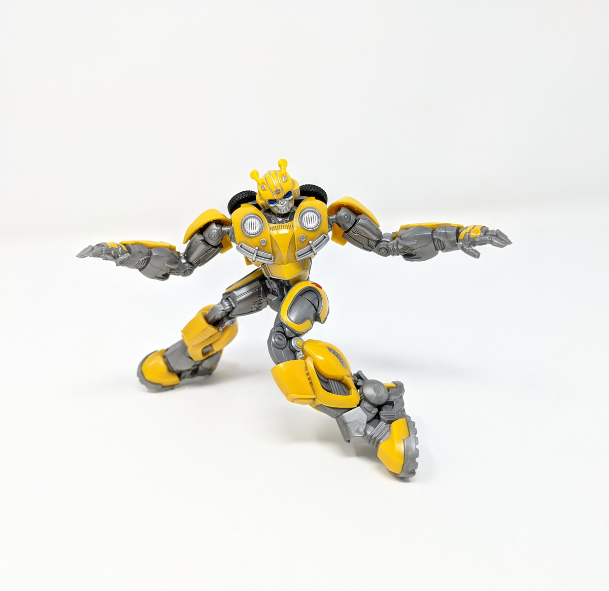 /バンブルビー塗装製作完成品　トランペッター プラモデル 童友社のバンブルビーを作ってみた - TMGP覚書ブログ