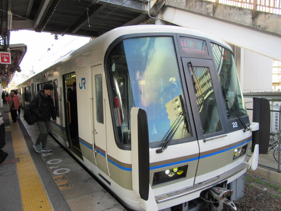JR西日本の221系大和路快速