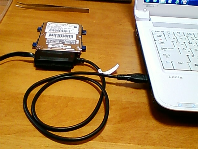 バラした内蔵 HDD を別マシンへ繋ぐ。 バラした内蔵 HDD を別マシンへ繋ぐ。