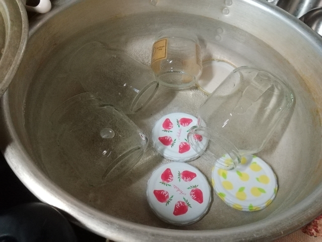 f:id:TsuSUZUKI:20190510165838j:image ジャム瓶の煮沸消毒