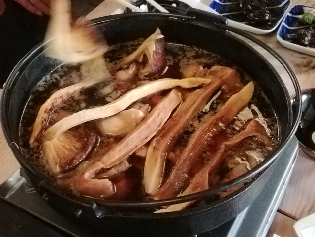 f:id:TsuSUZUKI:20191005005237j:image 地鶏と松茸の鍋