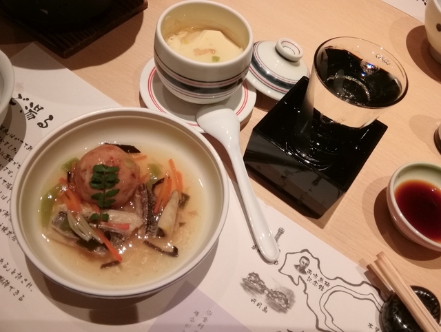 f:id:TsuSUZUKI:20191112054723j:image 茶碗蒸しと煮物(イサキ五目あんかけ) とお酒は紀土