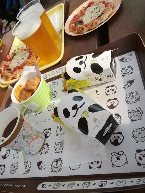 f:id:TsuSUZUKI:20191112055758j:image ランチはピザとポテトとラビオリとビール